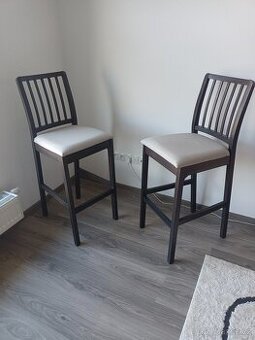 Vysoký stůl a 2 barové židle