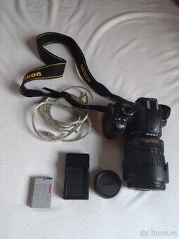 Nikon D3100 a objektiv Nikon DX 18-105mm