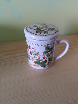 Porcelánový hrnek se sítkem a pokličkou jahoda