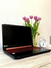 NOVINKA Legendární herní notebook Acer Nitro 5