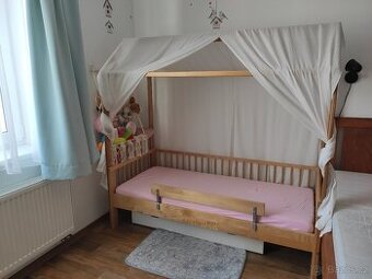 Domečková postel z masivu