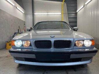 E38 V8 735i automat 1998 zajimavá výbava