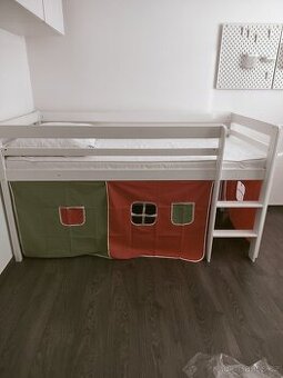 Dětská vyvýšená postel s matrací s roštem