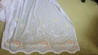 Kvalitní zaclona - 372 cm x 142 cm