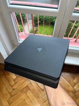 Ps4 500GB + 2 ovladače