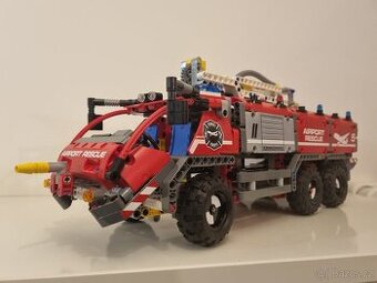 Lego technic - Letištní záchranné vozidlo - 42068