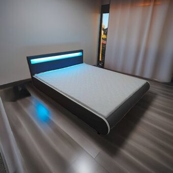 Dizajnová postel NOVÁ 180x200cm s led osvětlením a matracemi