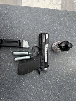 Pistole na CO2