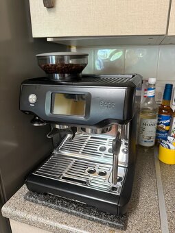 Sage The Barista Touch – automatický kávovar s mléčnou trysk