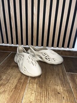 Adidas Yeezy foum