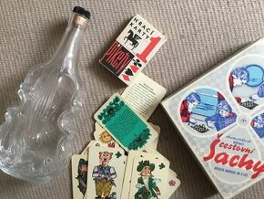 cest. sachy, lahev housle, 3x karty, kvarteto