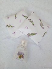 Nahřívací polštářek na kojenecké koliky