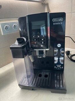 KÁVOVAR Espresso DeLonghi