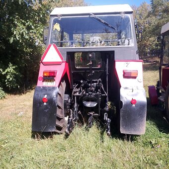 Zetor 7211 spz a tp a lis na balíky John Deere