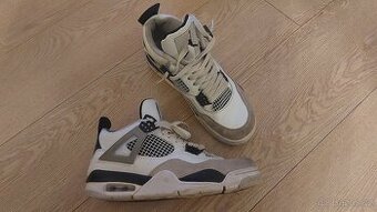 Nike Air Jordan 4