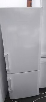 Lednice s mrazákem LIEBHERR, kombinovaná, výška 160 cm,