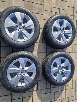 Škoda kodiaq 215/65 R17 Najeto 500km