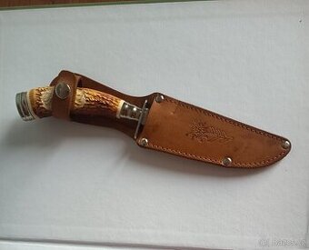 Lovecký nůž s pouzdrem