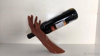 Originální držák na víno – ruka