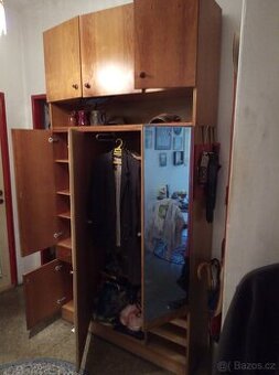 Šatní skříň,+úložiště na obuv. VIZ. FOTO