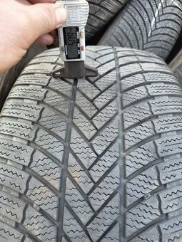 Zimní Bridgestone 255/40R20 101V DOT 2222 na sezonu