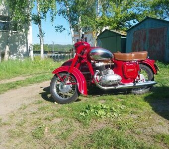 Jawa 250 se sajdou