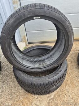 235/45/R18
