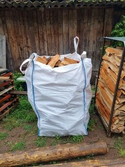 Buk 33 cm štípané v bigbegu 1,2 m prms