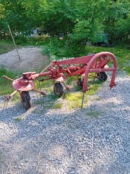 Obraceč sena za traktor