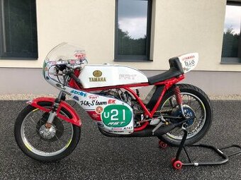 Závodní Yamaha RD 250, sportovní průkaz