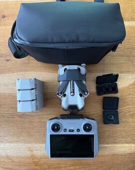 Dron DJI Mini 4 Pro Fly More Combo