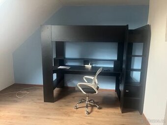 Patrová postel se stolem