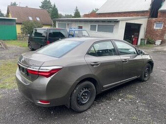 Toyota Corolla 1.6i 97kw, r.2019, klima, 1. majitel