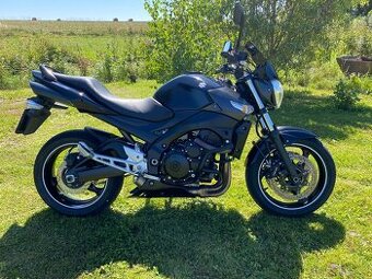 Suzuki GSR 600