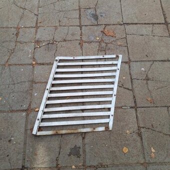 Mřížka kapotáže Zetor Crystal (prava strana)