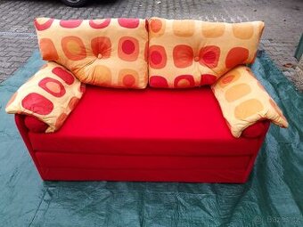 Rozkládací malý gauč