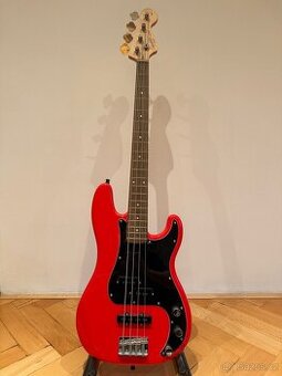 Baskytara Fender Squier