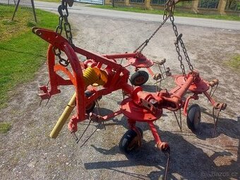 Obraceč sena Kühn 4 m