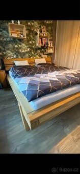 Postel masivní dřevo