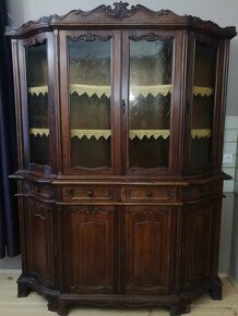 Starožitná dřevěná řezbovaná kredenc příborník skříň