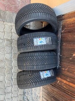 Celoroční Pneumatiky 225/40R18 - 1