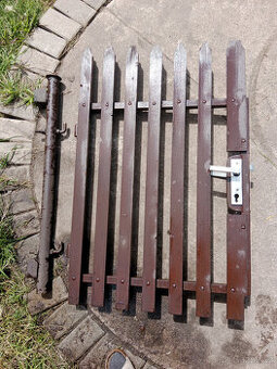 BRÁNA a LAŤKY NA PLOT