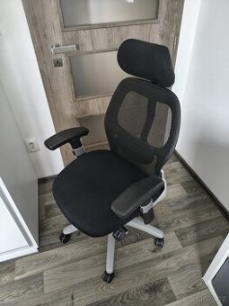 Židle k psacímu stolu na kolečkách