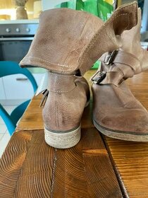 Nové kožené kozačky