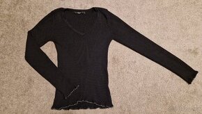 Krásný svetřík Guess vel M (38)