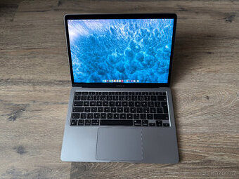 MacBook Air M1 13"(2020) 256GB – skvělý stav, kompletní bal