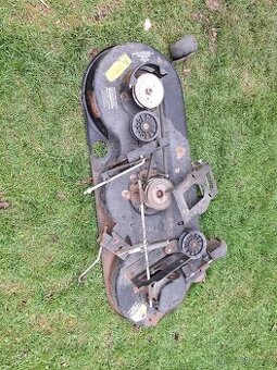 Sečení zahradní traktor a za čtyřkolku