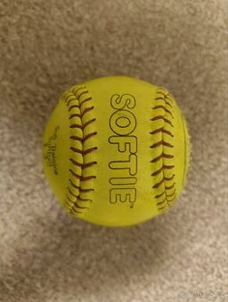 Softballový balón