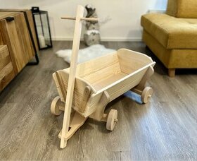 Dřevěný vozík z masivu
