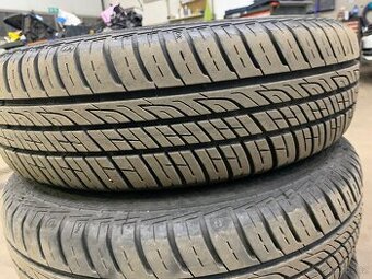 Pneu s plechovými disky R13, letní